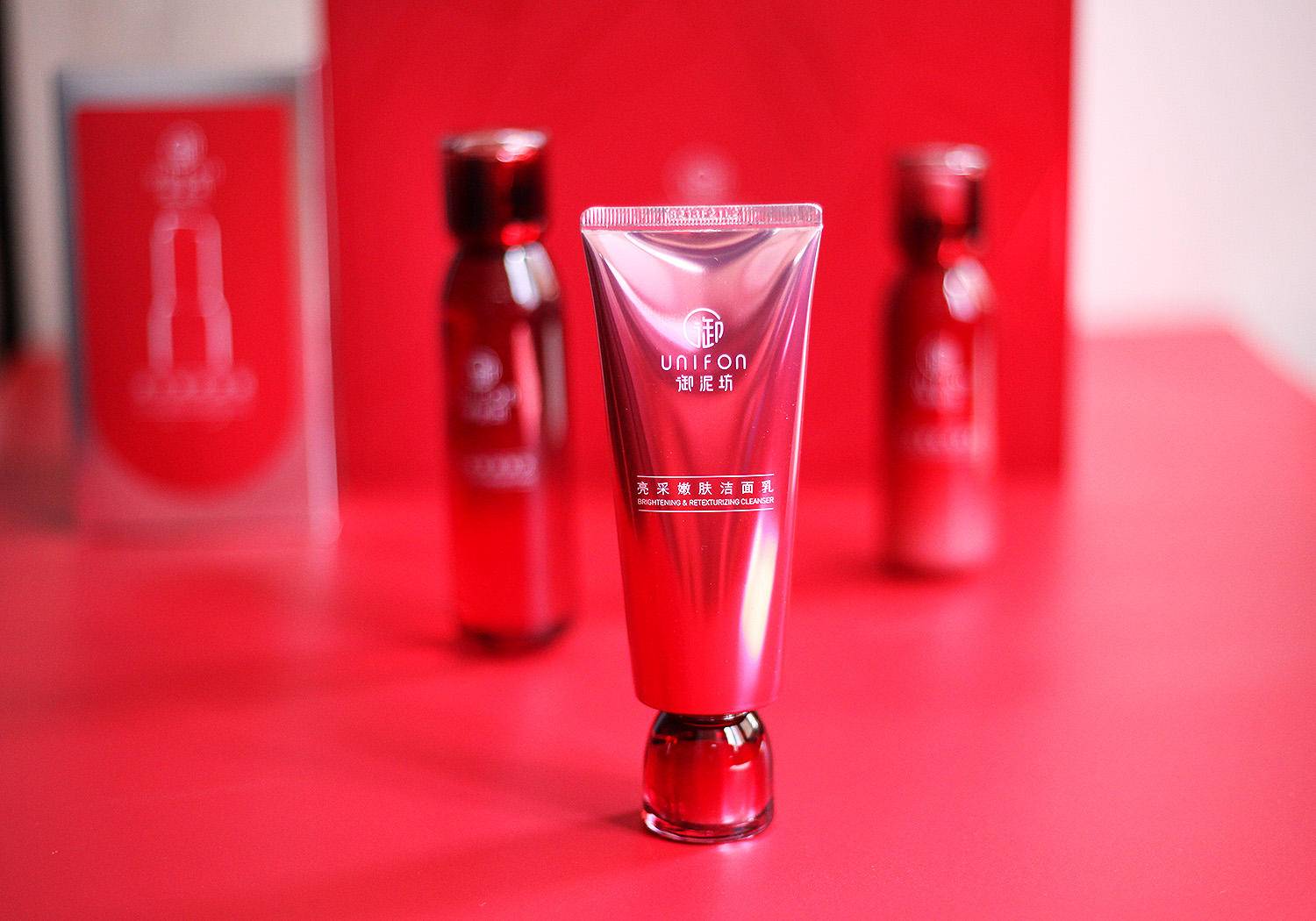 护肤美颜一盒全搞定，御泥坊小红瓶美白嫩肤四件套体验