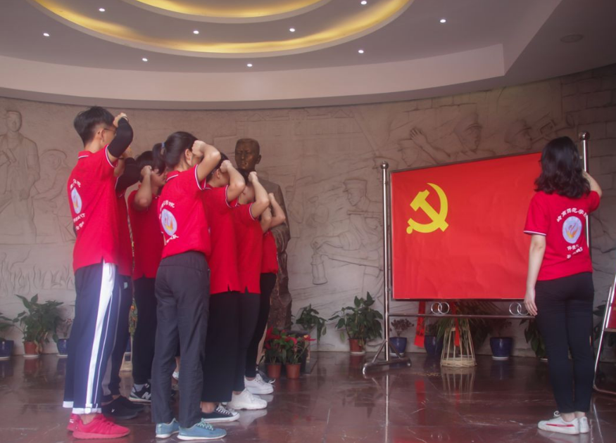 大学生入党的决定权在谁手中？关键在于两个人，和成绩没有关系