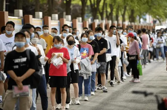 三省发通知：禁止公立高中收复读生，家长乐了，老师却愁眉不展