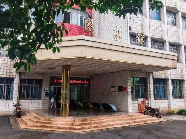 坐标湖南，影视剧取景地，高颜值食堂吃遍网红美食！这所高校