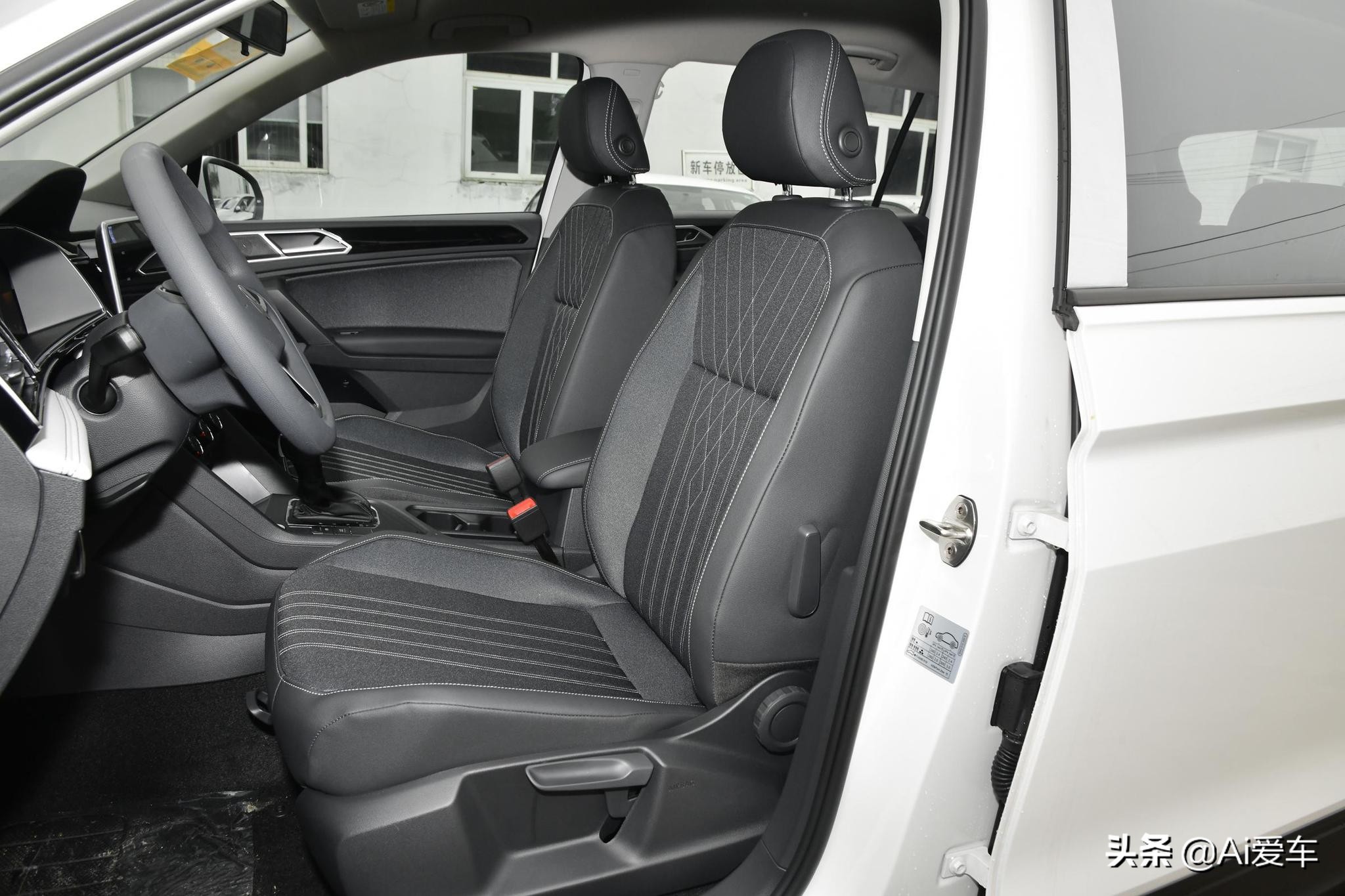 加长大5座，德系热销家用SUV，油耗6.6L车价不错，实拍大众途观L