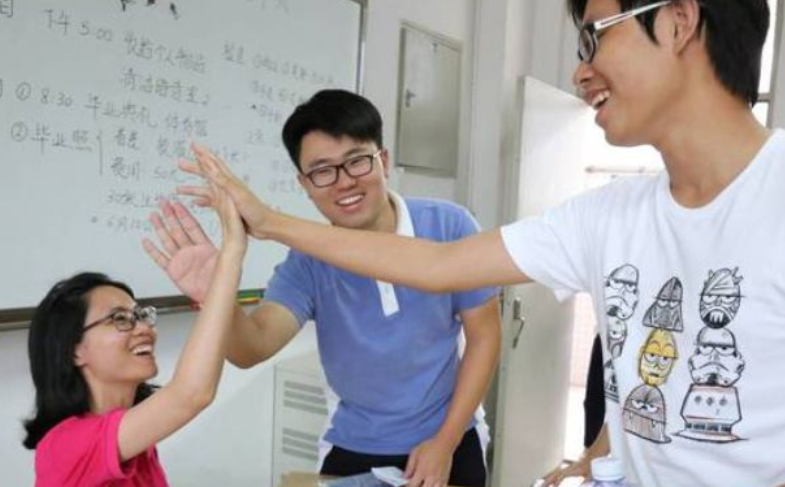 2011年，重庆小伙李翔，高考638分却坚持复读，夺文科状元进北大