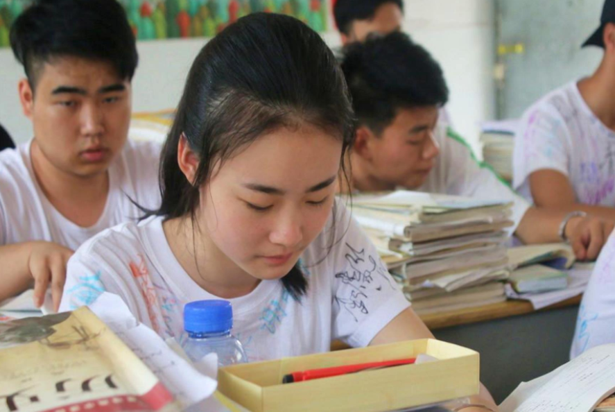 各省高考分数线出炉！辽宁本科线超乎想象，网友：我也能上本科