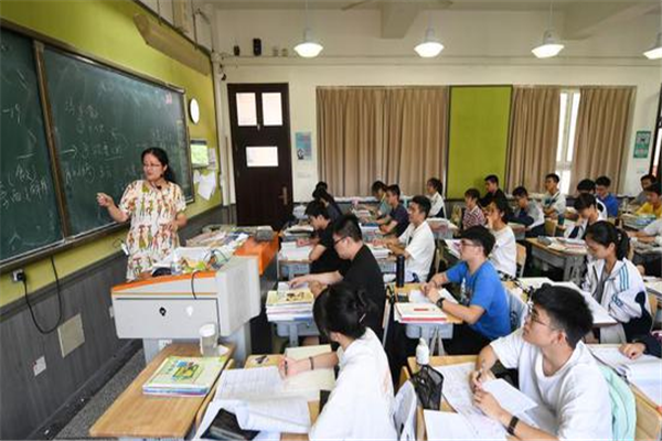 中考和高考当天，家长有必要“全程陪考”吗？聪明的家长这样做