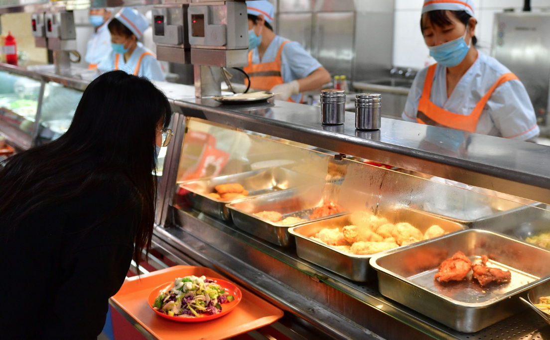 “吃饭大学”走红网络，连学霸都羡慕的学校，学生：是我不敢想的