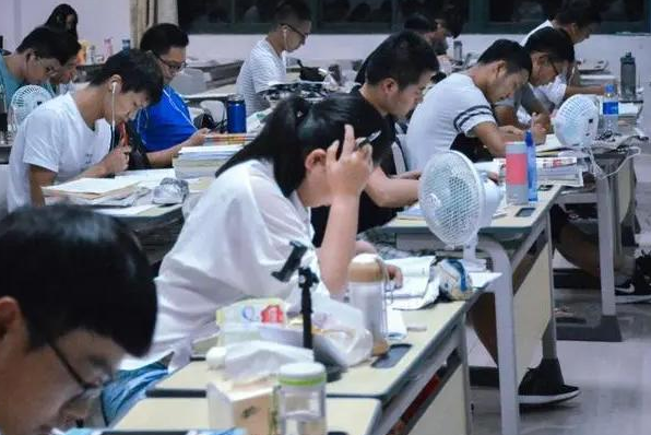 大学生毕业后“档案”放在哪？别不当回事，变“黑户”就麻烦了