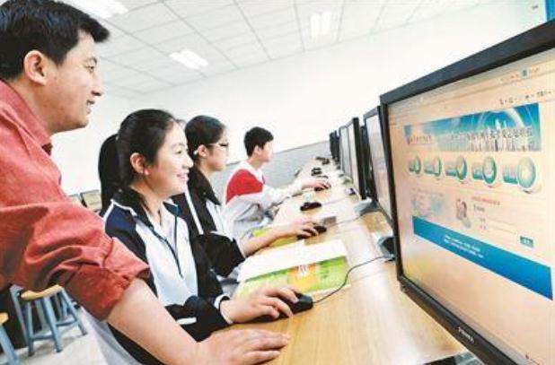 云南一考生高考成绩“失踪”，当场着急大哭，底部小字带来转机