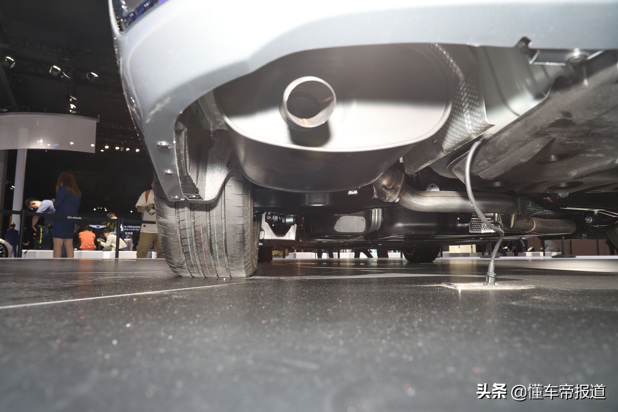 新车｜29.49万起，驾驶辅助系统升级！中期改款雷克萨斯ES上市