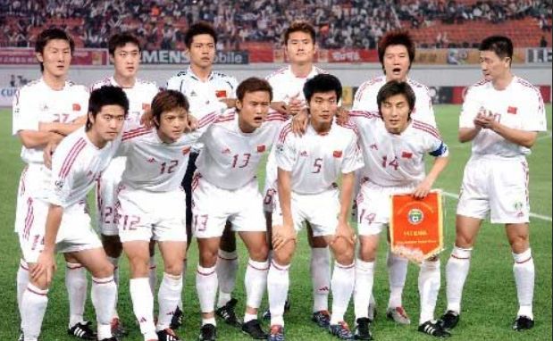 2004世界杯8比0(高分却惨遭淘汰的苦涩，国足早在14年前就尝过了！)