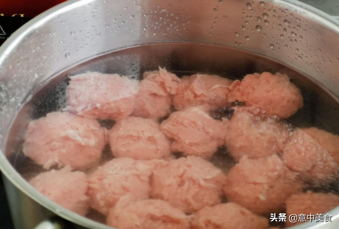 牛肉丸这样做，筋道可口，入味Q弹，是火锅的标配，适合冬季食用