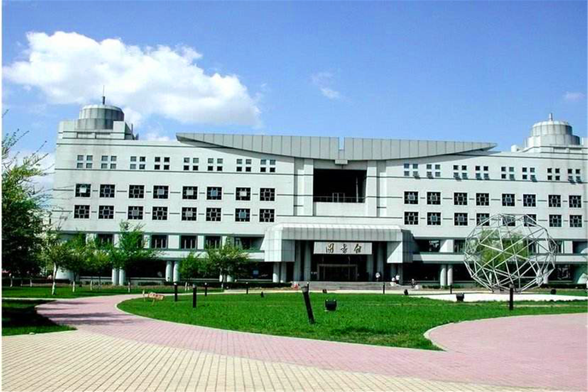 近年排名略有下降的哈尔滨工业大学，作为985，它真的暗淡了吗？