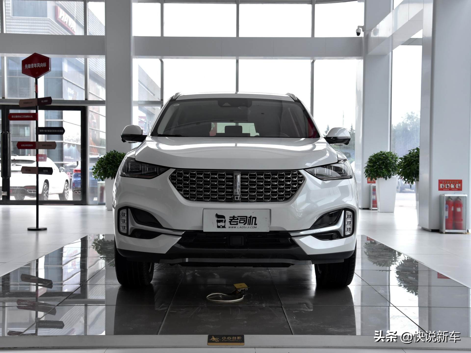 安全性好，内饰豪华，自动挡的高品质SUV，实拍WEY VV6