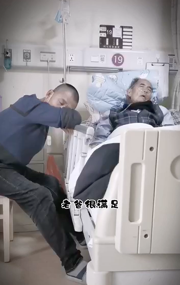 戏骨李嘉明雪地思念亡父母，感叹没了他们活着为啥，表情触动人心