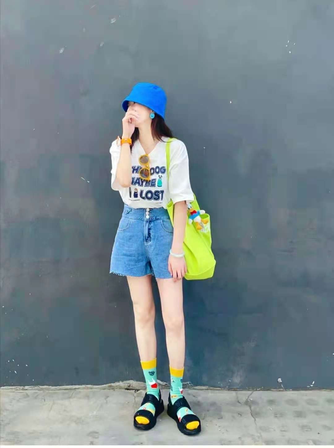 高腰短裤搭配什么上衣好看