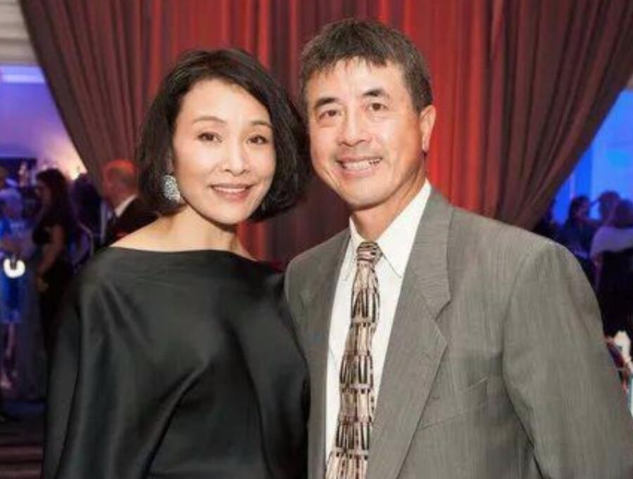 人前清纯女，人后却疯狂，这6位情史劲爆的女明星，令人一言难尽