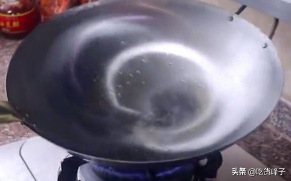 新锅不要直接用，大厨教你正确开锅，新锅寿命长，炒菜不粘更省油