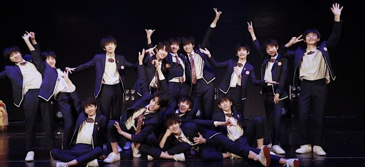 这些高中的校服令人眼前一亮，打破国人对校服的刻板印象！