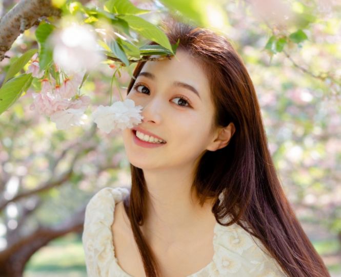 中国传媒大学校花冯琳，实习无缘央视，网友对她评价“两极分化”