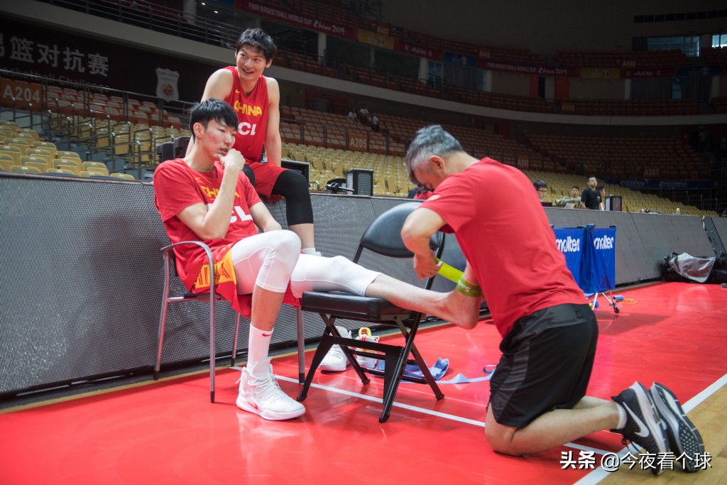 nba中国有哪些岗位(中国男篮队员十二人，但制服组却有21人，他们都司职何位？)