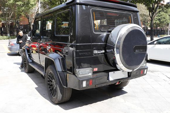 将国产车改成奔驰大g,30万的车开出300万的感觉,车主也是人才!