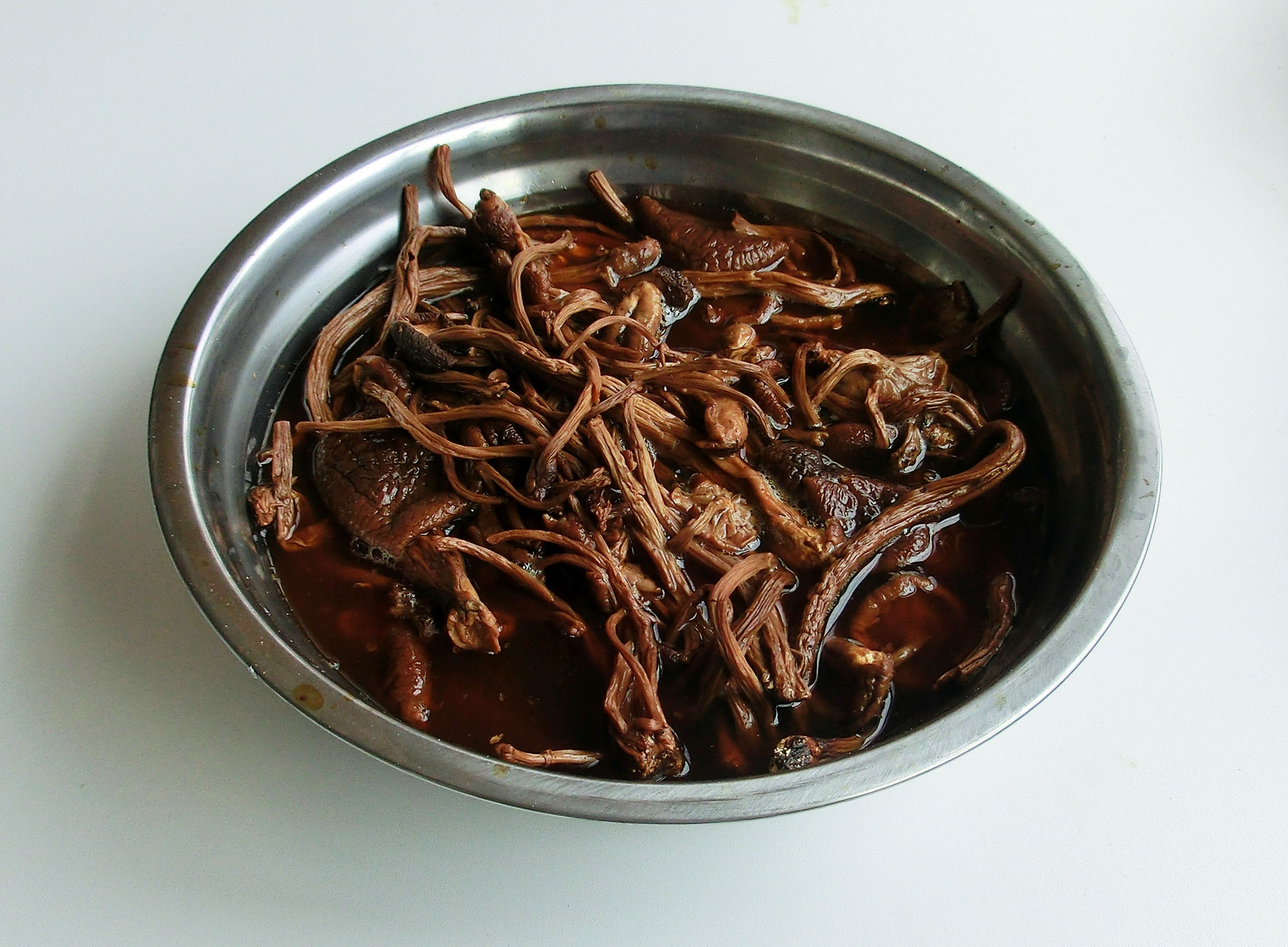 干茶树菇冷水泡还是热水泡？饭店的鲜香劲道，原来大厨是这样做的