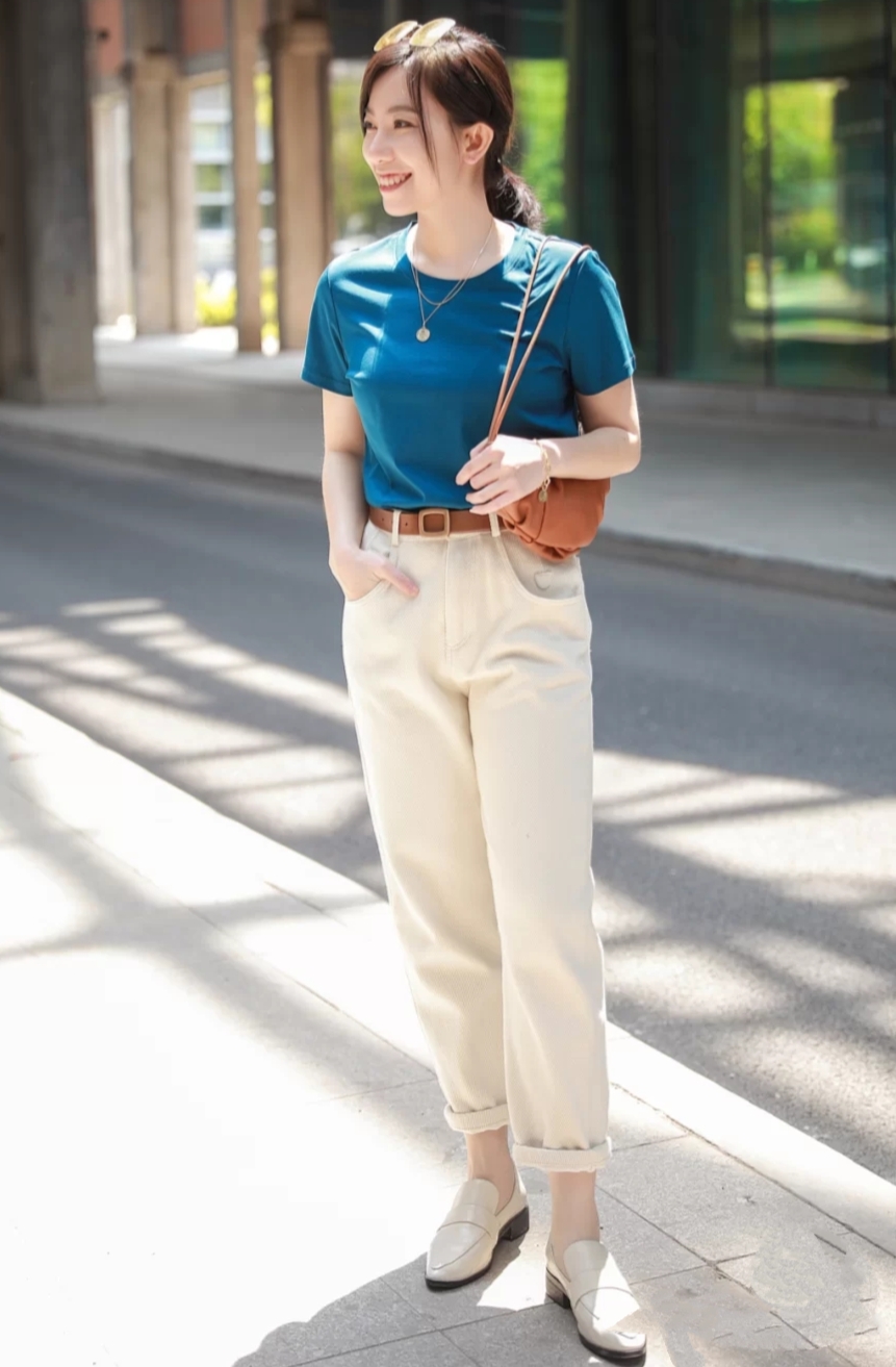 夏季就要穿复古浪漫的孔雀蓝,显白且高级,你确定不喜欢吗?