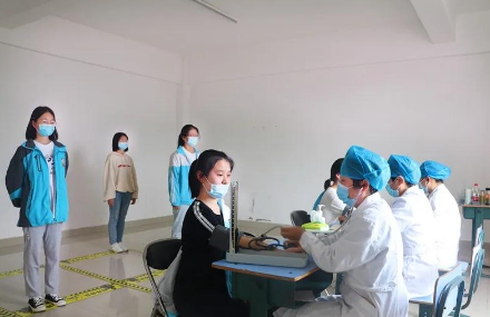 高考前体检，学生必须要“脱光衣服”检查吗？这些情况要了解