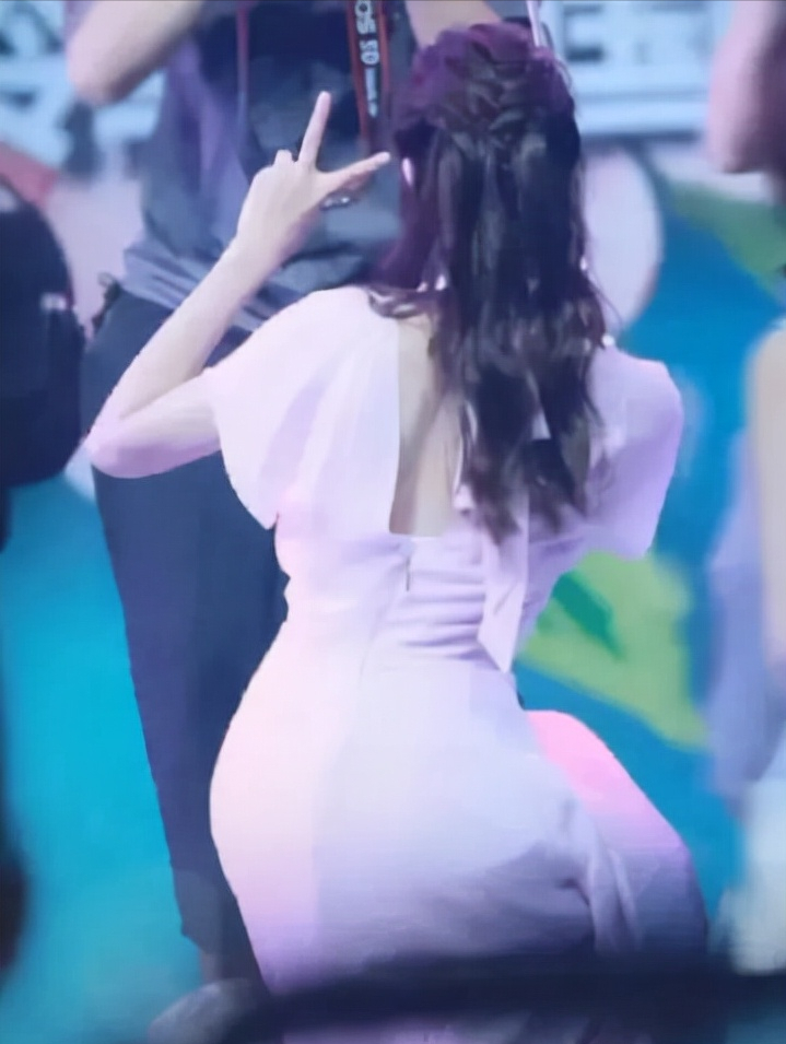 迪丽热巴VS古力娜扎，两位来自新疆的女星到底谁最好看？