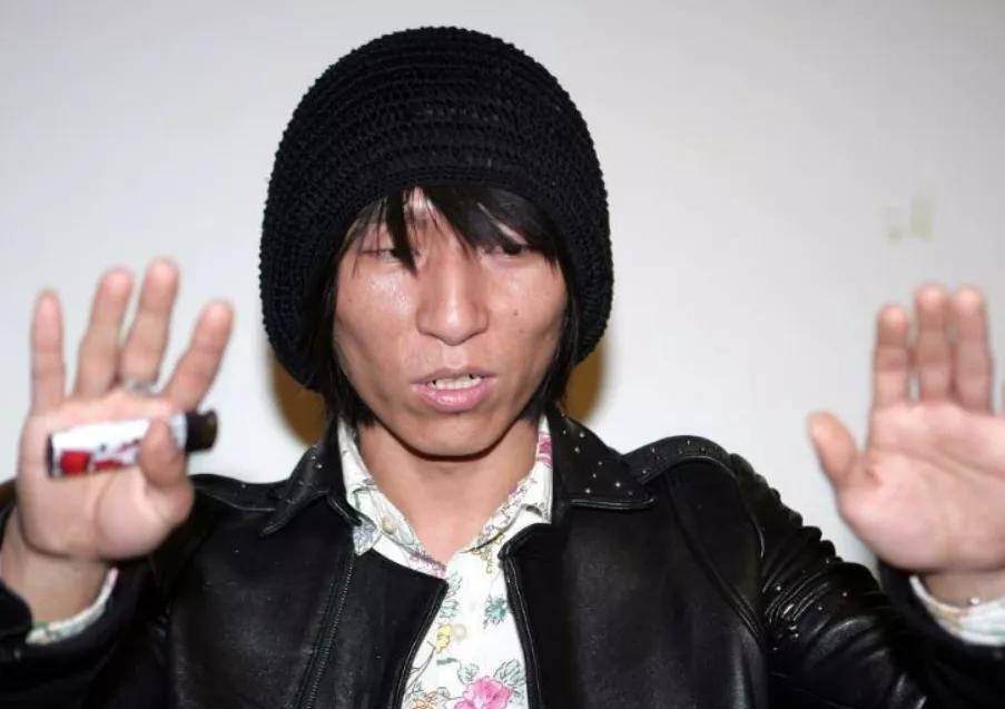 自称和杨幂交往，害赵丽颖被骂滚出娱乐圈，这个知名大V终于被封