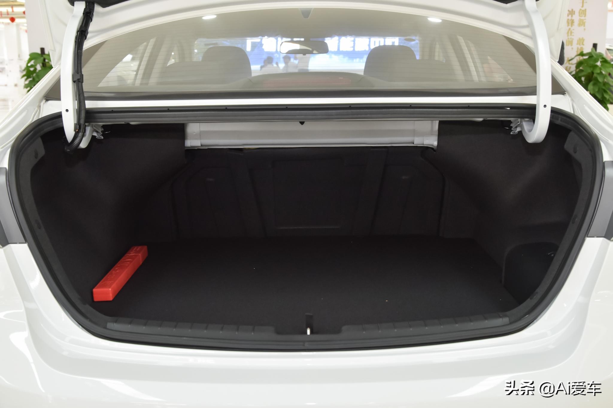 吃92号“粗粮”，1L油耗合资大家轿，便宜都养得起，现代领动PHEV