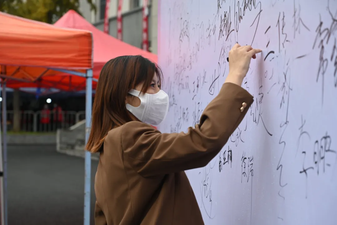 迎新｜山东工程职大一见倾“新”，满心欢喜，“雨”见最美的你