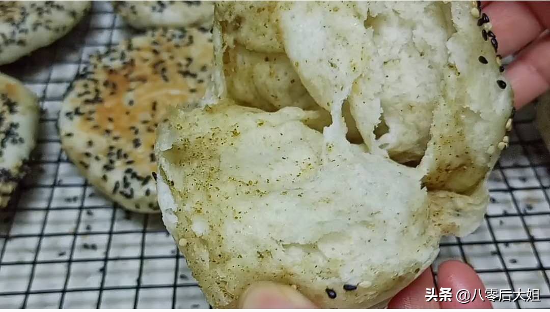 咸煎饼的做法和配方（手把手教你做咸煎饼好吃还不腻）