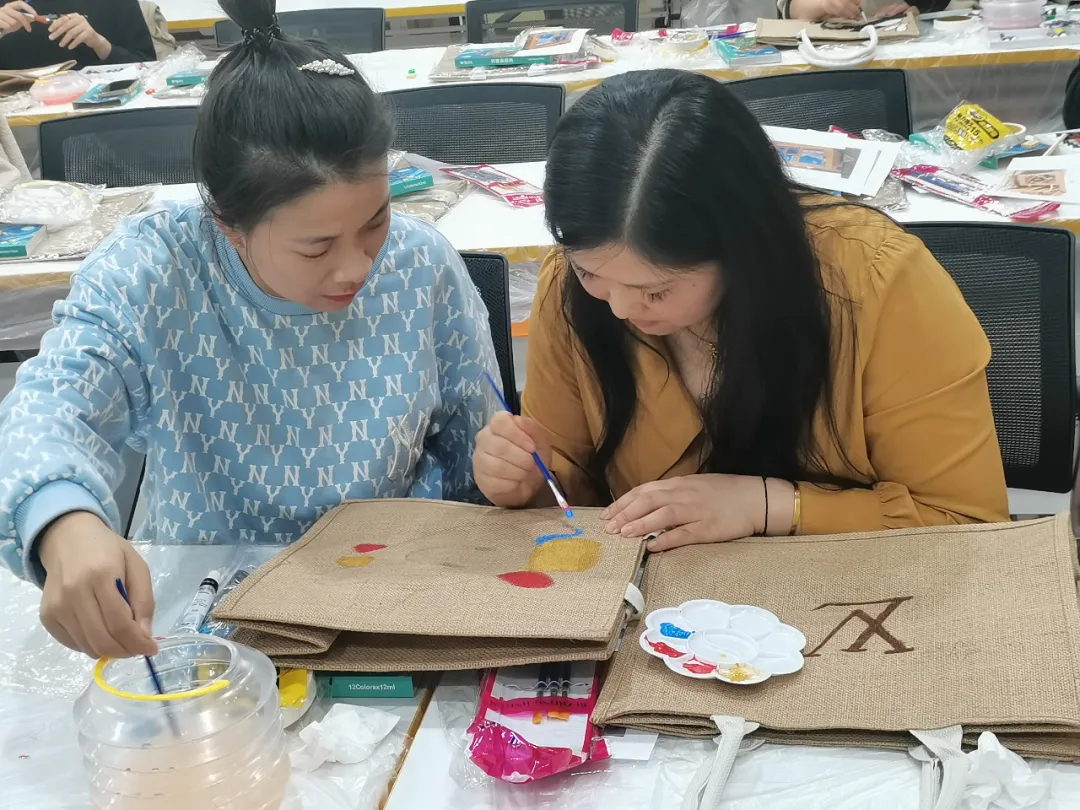 人人都是DIY小神手!“改造麻布包”成企业团训热点体验课