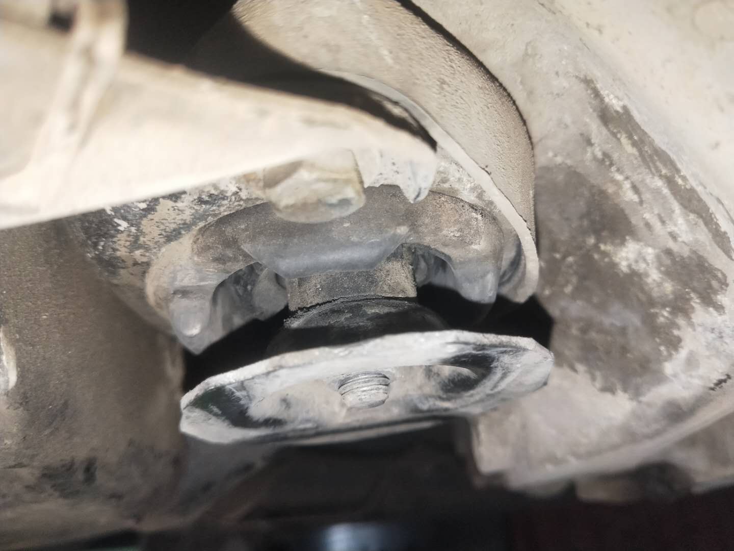 奥迪2.8V6发动机故障一大堆，最吓人的是差点把发动机甩出去