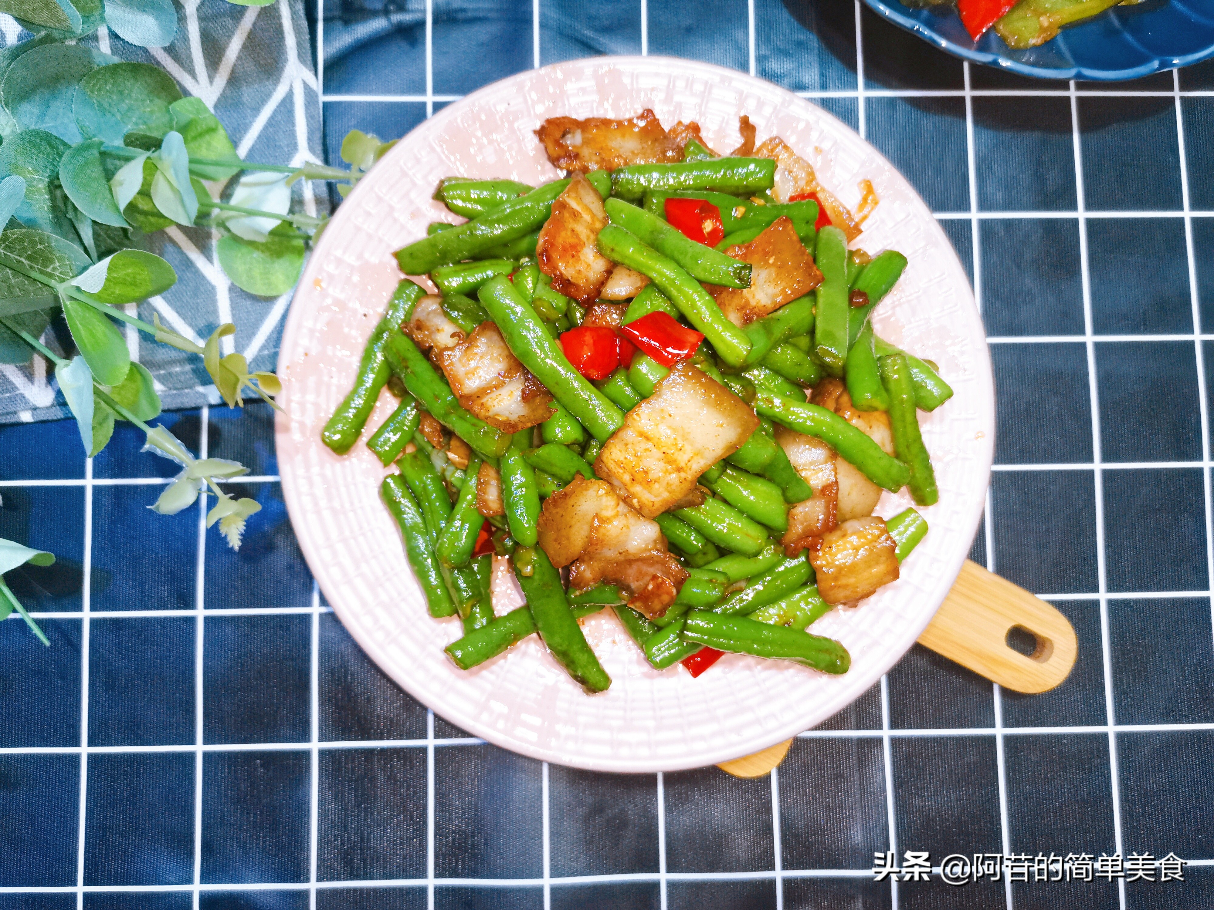 這種豆角最近很火,豆莢肉厚無老筋,上架最先被搶光