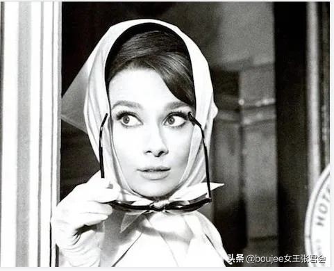 大寒时节的颈间风度——从纳芙蒂蒂王后开启的围巾简史