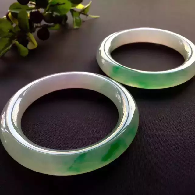 一条翡翠玉镯的诞生,经历了什么?