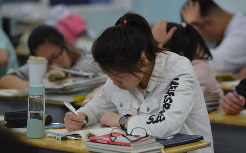 2022年高考新方案出炉，考试方向有变，试题难度较大，考生需重视