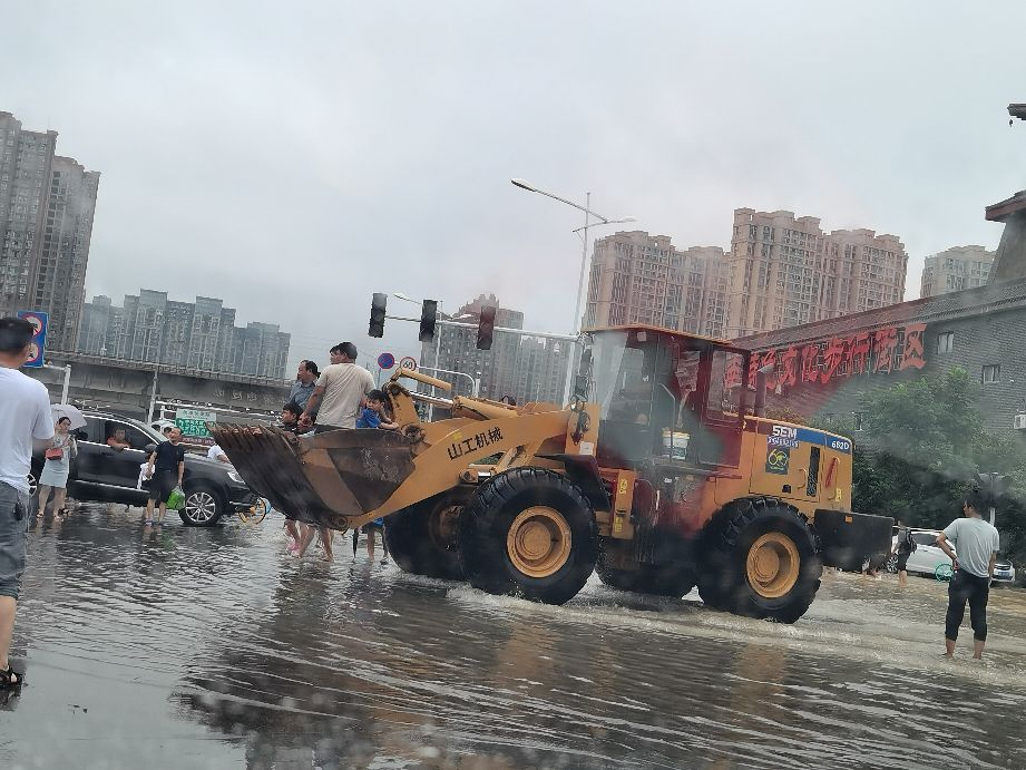 暴雨无情，人间有爱