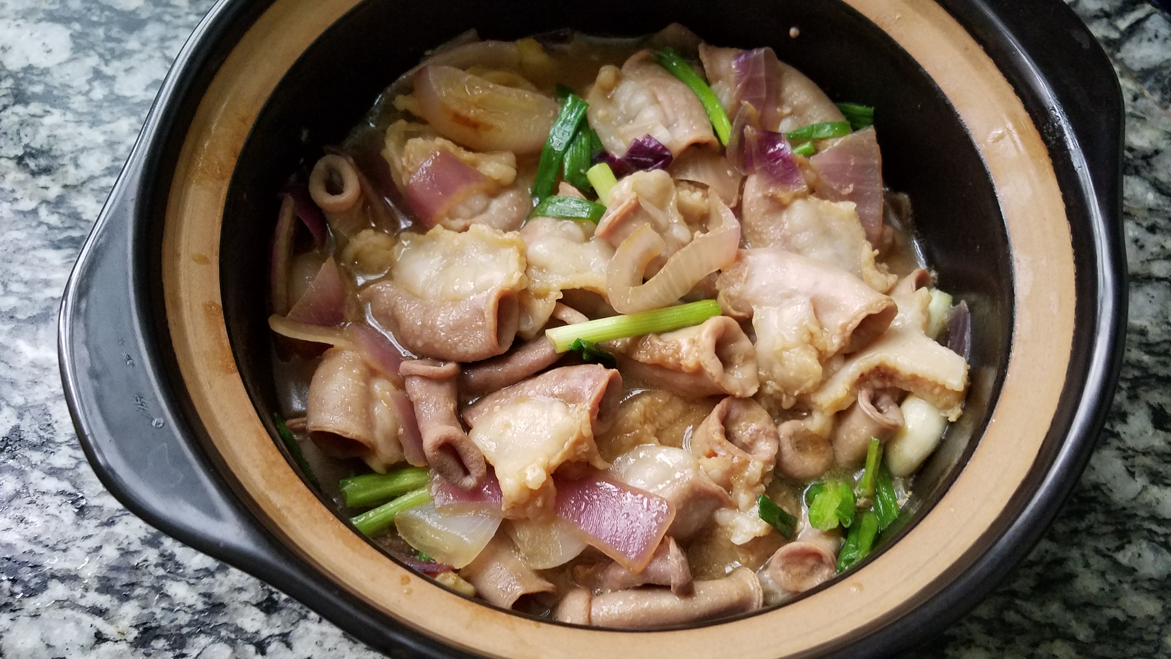 砂锅里倒进10块钱粉肠、原来这么好吃、家常菜做法、超简单