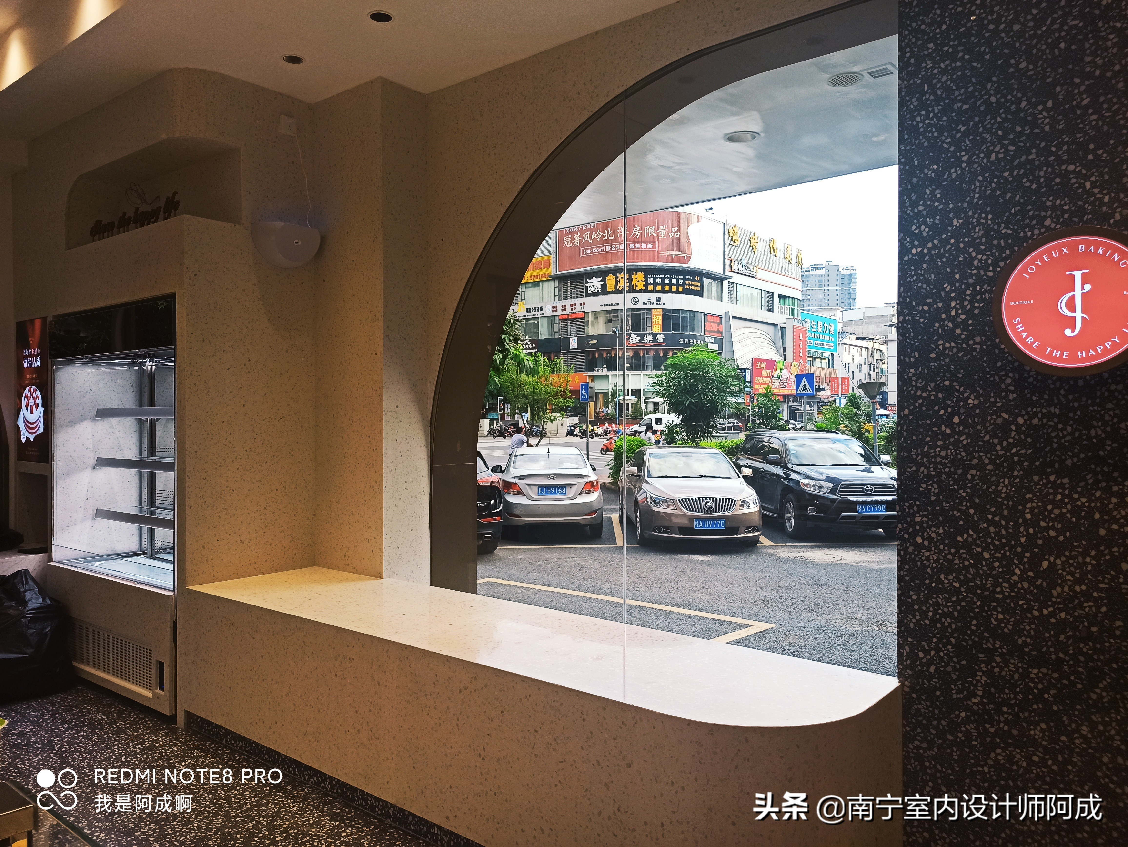 如果你有个异形结构店面，你会如何规划设计丨看看这家蛋糕店实景