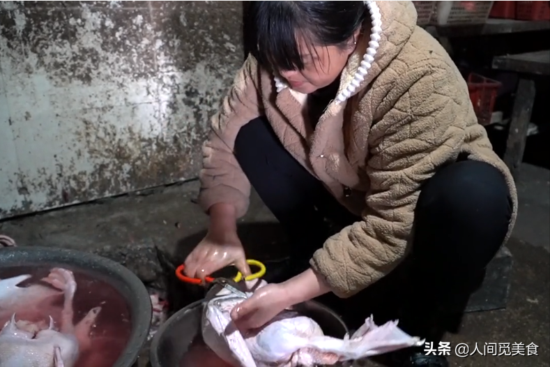 藏在徐州农村的小破店，铁锅炖大鹅248元一份，不预约吃不上