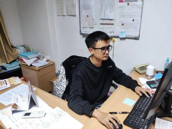 寒门状元走出广西山村，他考入985名校，毕业之际却毅然决定再回大山！