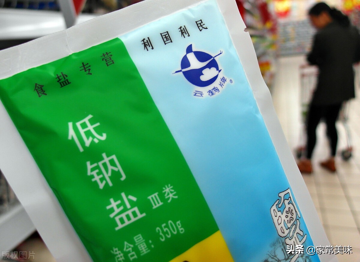 买食盐：不管品牌和价格，认准包装上这2点，买到优质好盐