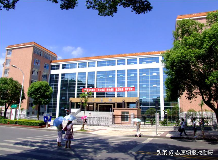 同样是师范类211，湖南师范大学VS华中师范大学，哪个性价比高？