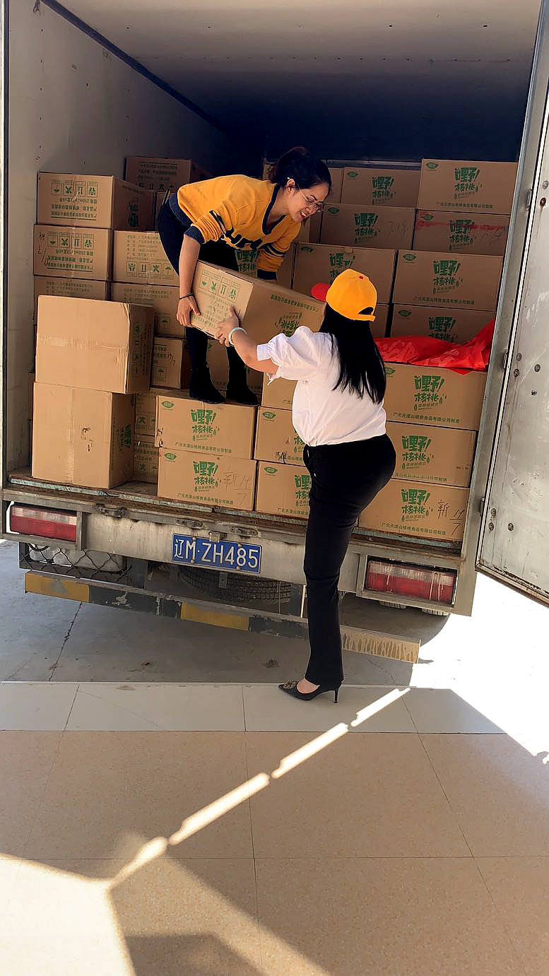 四川省众扶慈善基金会向云南扶贫点捐赠核桃乳