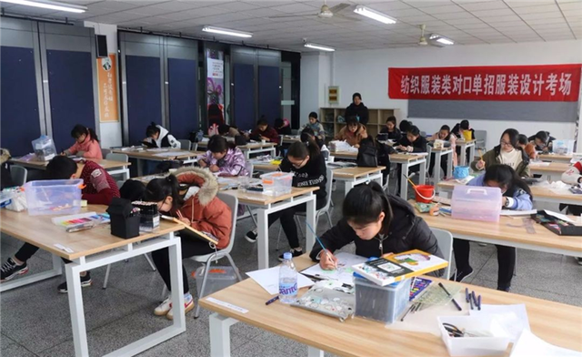 老师极力劝学生走“单招”，家长却不看好，走单招和高考有何区别