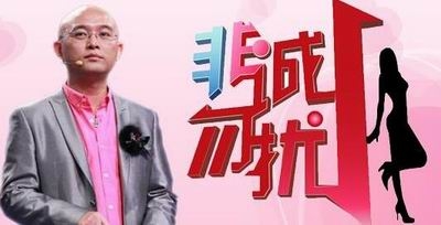 他是“江苏一哥”孟非，曾娶初恋女友为妻，今49岁一家三口超幸福