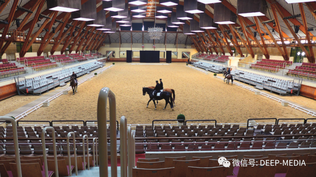 索米尔马术学校:目睹"黑骑士"风采