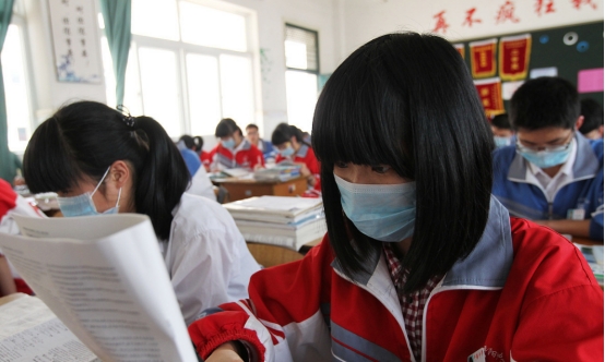 毛坦厂“陪读妈妈”，放弃年薪20万的事业，专心给孩子“送外卖”